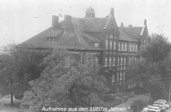 Schulgebude historisch 2